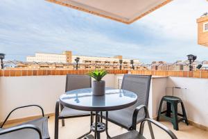 Balkón alebo terasa v ubytovaní Apartamento MAGIC WORLD nueva Marina D`or 2 dormitorios Edificio Torremar