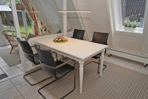 a white table and chairs in a room at _ viel Platz fuer Ihren Urlaub in Damp