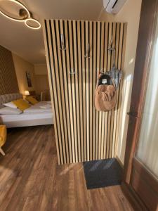 Posteľ alebo postele v izbe v ubytovaní Glória Apartman Szarvas