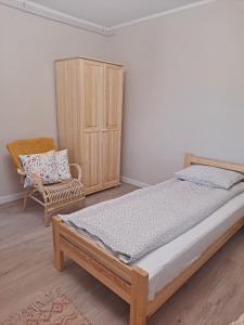 Cama o camas de una habitación en Skrawek Nieba Mostki