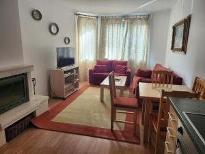 TV a/nebo společenská místnost v ubytování One bedroom Apartment