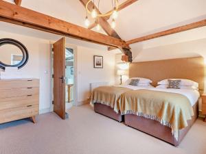 Postel nebo postele na pokoji v ubytování 5 Bed in Eden Valley SZ111
