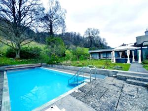 Gallery image of Pool, Jacuzzi, Games, Nature in Adliswil