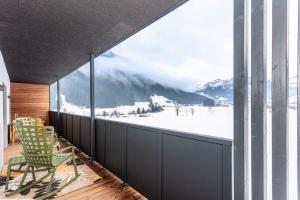 a balcony with a view of a snowy mountain at lechner living apartments in Wald im Pinzgau