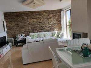 En eller flere senge i et værelse på Villa Bellerose + 66 billeder