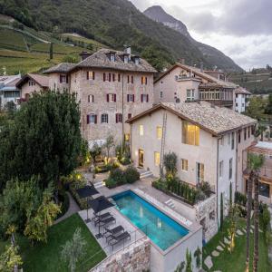 an aerial view of a house with a swimming pool at Ansitz Romani in Termeno