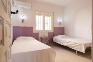 Ένα ή περισσότερα κρεβάτια σε δωμάτιο στο Bungalow Ojeda - PlusHolidays +12 φωτογραφίες