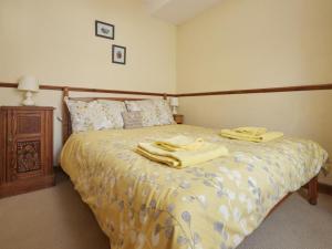 a bedroom with a bed with yellow towels on it at 2 Bed in Wasdale SZ551 in Nether Wasdale