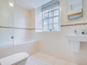 Ένα μπάνιο στο 3 Bed in Windermere SZ485