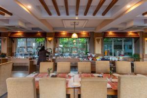 Hotel Sarathi餐厅或其他用餐的地方