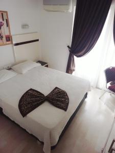 アンタルヤにあるアタラ ホテルのベッドルーム1室(弓のネクタイが付いたベッド1台付)