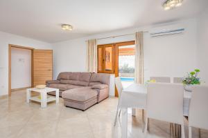 Posedenie v ubytovaní Villa Ana for 12 persons with private saltwater Pool