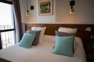 Cama o camas de una habitación en Hostal Boutique Casa del Mar Altea