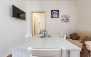 a living room with a table and a couch at La Casetta Al Mar in Porto Cesareo