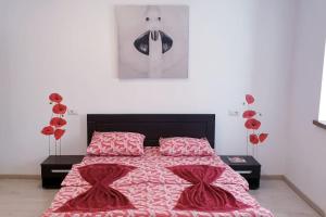 En eller flere senge i et værelse på Holiday Cazare Brasov