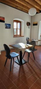 a dining room with a table and two chairs at Cjase Cjandin in Cercivento