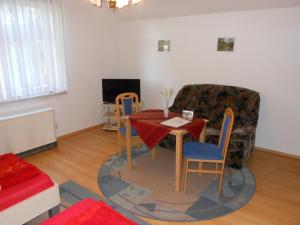 a living room with a table and a couch at Pension im Oderbruch in Manschnow
