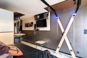 Et tv og/eller underholdning på Apartment Naturist Cap In Loft