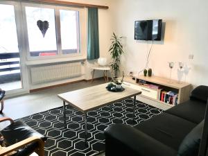 TV a/nebo společenská místnost v ubytování Apartments Carmena