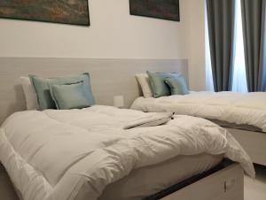 two beds sitting next to each other in a bedroom at Pearl Apartments in Sliema
