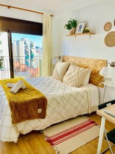 a bedroom with a bed with a view of a city at Alojamiento Calma in Hospitalet de Llobregat