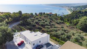 an aerial view of a white house and the water at Villa Caravaggio Comfort e Relax in Rocca San Giovanni