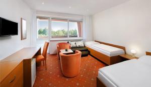 A bed or beds in a room at Hotel Academia Még 9 kép
