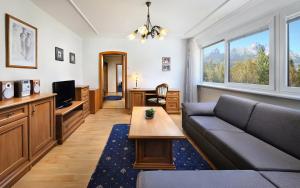 A television and/or entertainment centre at Hotel Academia