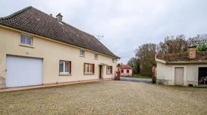 a detached house with a garage and a driveway at Le gite de saint martin in Mailly-le-Camp