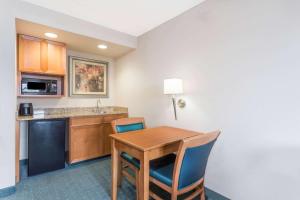 a kitchen with a table and chairs in a room at Wingate by Wyndham Richmond Short Pump in Richmond