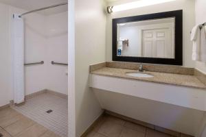 een badkamer met een wastafel en een douche bij Studio 6 Suites Jacksonville, NC in Jacksonville