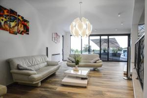 Posedenie v ubytovaní Villa EmMa Istria in Central Istria with sea view, pool heating and underfloor heating