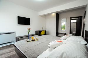 Posteľ alebo postele v izbe v ubytovaní Villa EmMa Istria in Central Istria with sea view, pool heating and underfloor heating