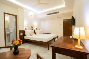 The Chitvan Resort客房内的一张或多张床位