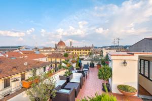 widok na miasto z dachu budynku w obiekcie Hotel Bijou Roof Terrace we Florencji