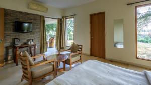 The Chitvan Resort客房内的一张或多张床位