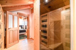 Postel nebo postele na pokoji v ubytování Alpenhaus Oberstdorf - Bergbahn unlimited inklusive