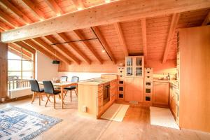 Kuchyň nebo kuchyňský kout v ubytování Alpenhaus Oberstdorf - Bergbahn unlimited inklusive