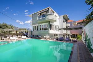 Bazén v ubytování Hotel Discovery Thassos nebo v jeho okolí