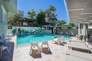 Bazén v ubytování Hotel Discovery Thassos nebo v jeho okolí