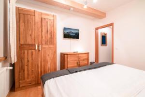 Postel nebo postele na pokoji v ubytování Alpenhaus Oberstdorf - Bergbahn unlimited inklusive