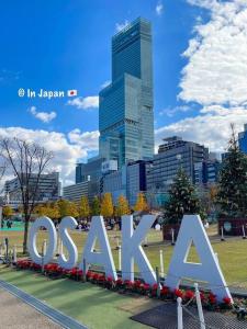 【道頓堀・心斎橋8分、京都奈良の周遊も便利】駅まで30秒｜買物グルメ｜35㎡｜長期｜グループ｜家族に飾ってある許可証、賞状、看板またはその他の書類