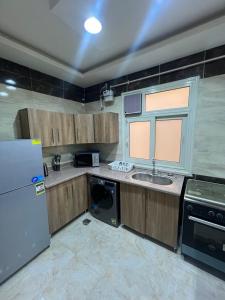 Kuchyň nebo kuchyňský kout v ubytování YARA- Luxury Apt- 3BR- New Cairo - B