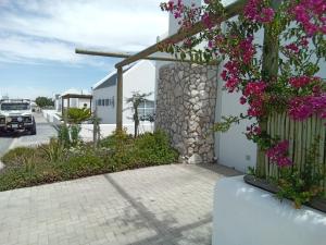 a building with flowers on the side of it at Spacious loft in Paternoster