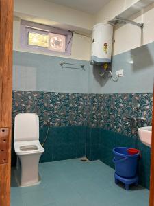 a bathroom with a toilet and a sink at Aarav Homestay in Kalpa