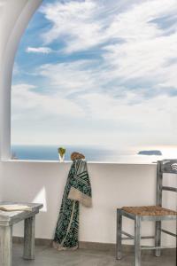 a room with a window with a view of the ocean at Aspronisi Luxury Villa with Caldera View in Megalokhori