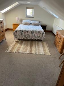 a bedroom with a bed and a rug at Pear Tree House 2 bed apartment in Hartford