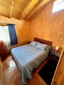 Ένα ή περισσότερα κρεβάτια σε δωμάτιο στο Cabañas Sra. Flor