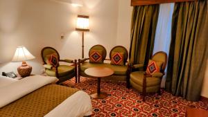 Quetta Serena Hotel客房内的一张或多张床位