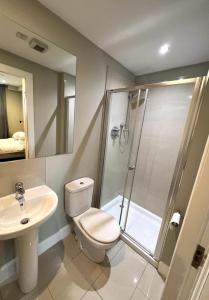 a bathroom with a shower and a toilet and a sink at Union Terrace Garden View in Aberdeen
